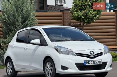 Хэтчбек Toyota Yaris 2013 в 