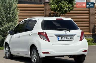 Хэтчбек Toyota Yaris 2013 в 