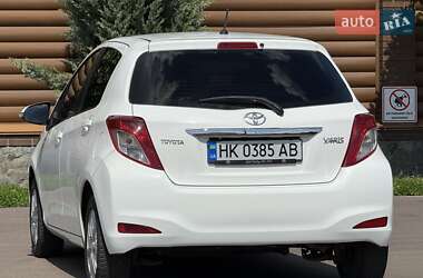 Хэтчбек Toyota Yaris 2013 в 