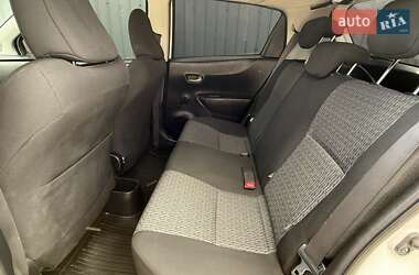 Хэтчбек Toyota Yaris 2013 в 