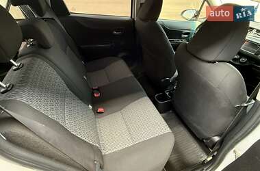 Хэтчбек Toyota Yaris 2013 в 