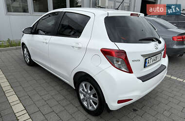 Хэтчбек Toyota Yaris 2013 в 