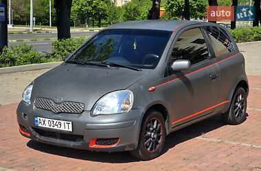 Хетчбек Toyota Yaris 2004 в 