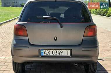 Хетчбек Toyota Yaris 2004 в 