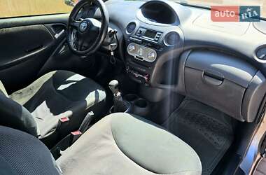 Хетчбек Toyota Yaris 2004 в 