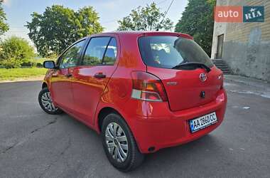 Хетчбек Toyota Yaris 2009 в 