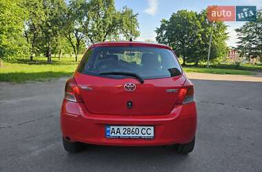 Хетчбек Toyota Yaris 2009 в 