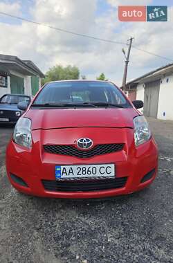 Хетчбек Toyota Yaris 2009 в 