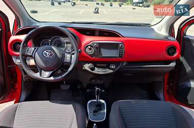 Седан Toyota Yaris 2014 в 