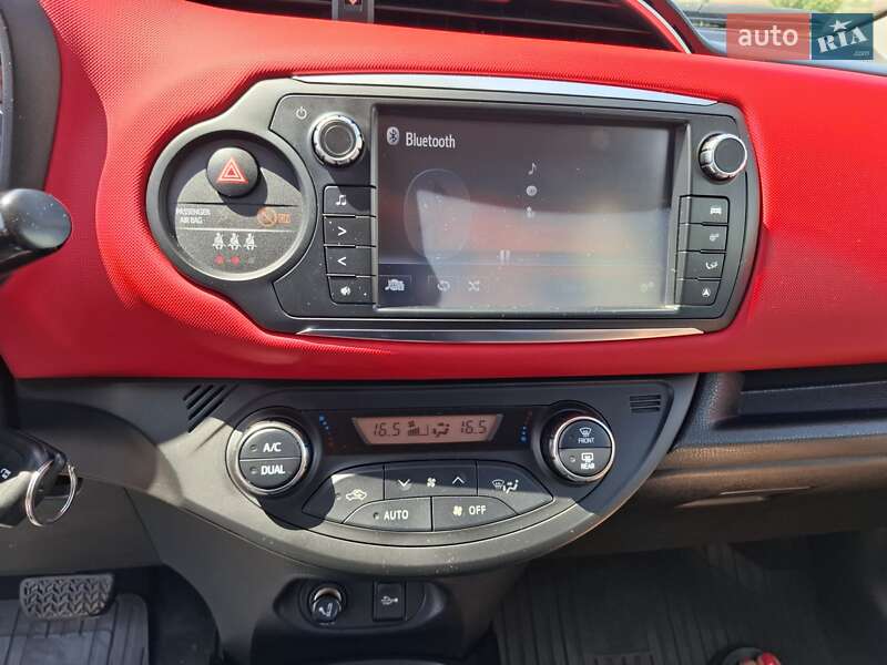 Седан Toyota Yaris 2014 в Одессе