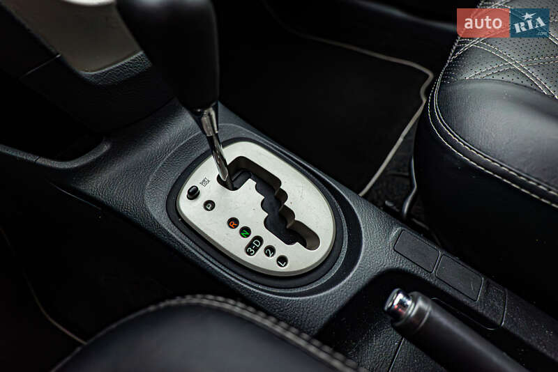 Седан Toyota Yaris 2007 в Києві
