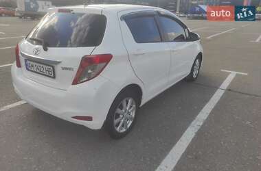 Хэтчбек Toyota Yaris 2013 в 