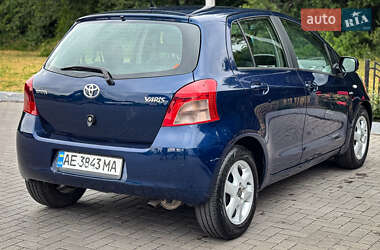 Хэтчбек Toyota Yaris 2007 в 