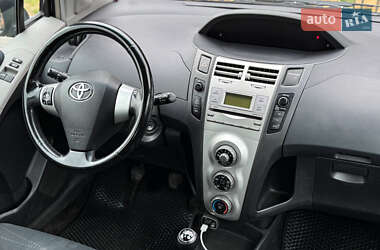 Хэтчбек Toyota Yaris 2007 в 