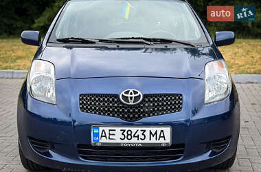 Хэтчбек Toyota Yaris 2007 в 