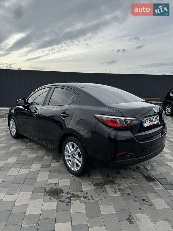 Седан Toyota Yaris 2017 в Полтаве