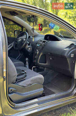 Хетчбек Toyota Yaris 2009 в 