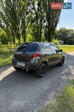 Хетчбек Toyota Yaris 2009 в 