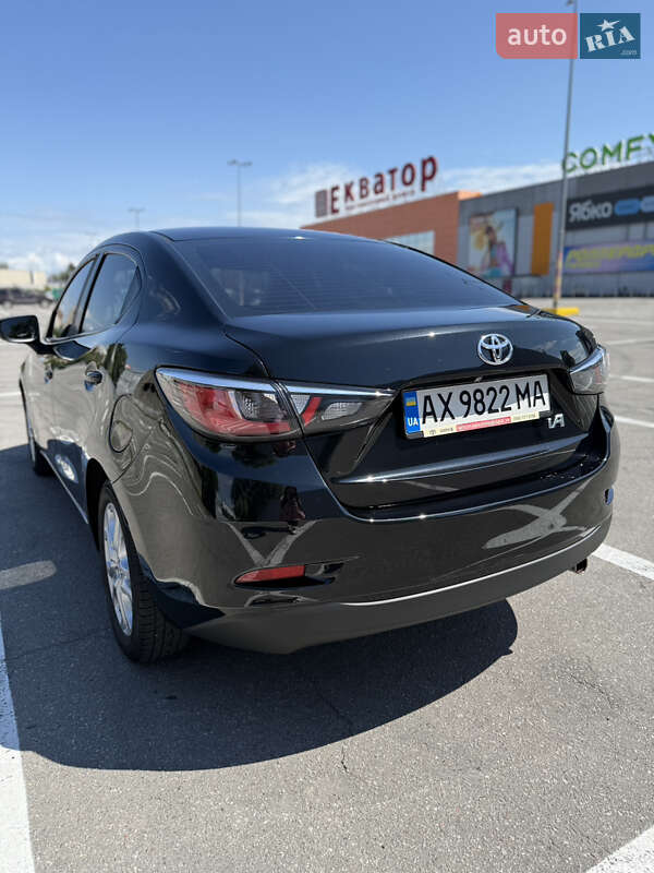 Седан Toyota Yaris 2017 в Полтаве