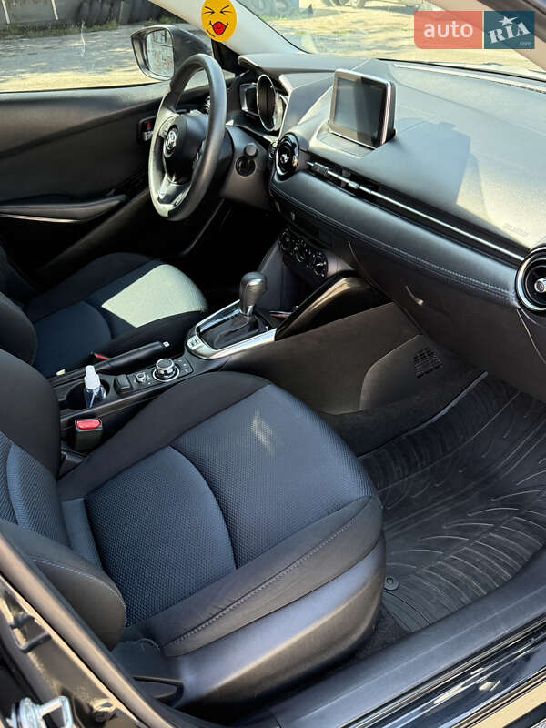 Седан Toyota Yaris 2017 в Полтаве