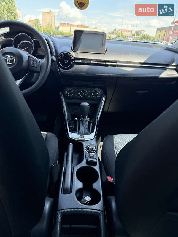 Седан Toyota Yaris 2017 в Полтаве