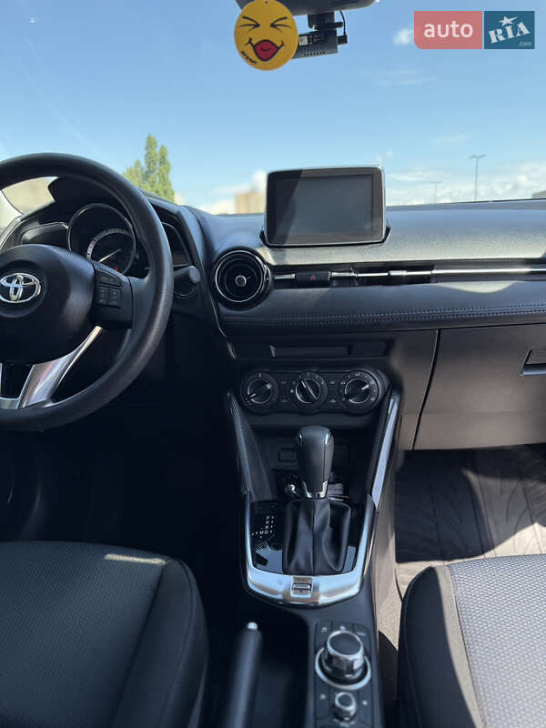 Седан Toyota Yaris 2017 в Полтаве