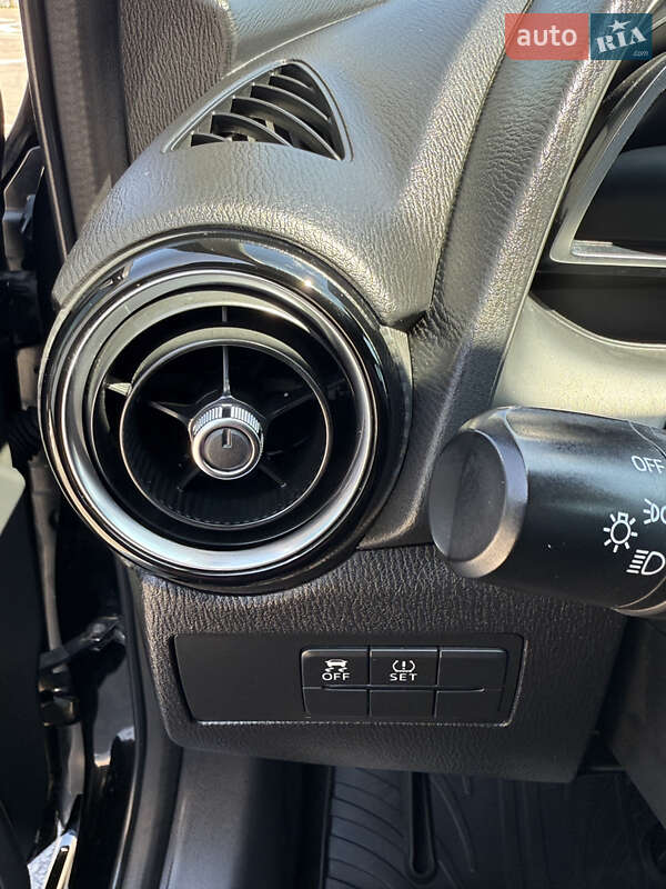 Седан Toyota Yaris 2017 в Полтаве