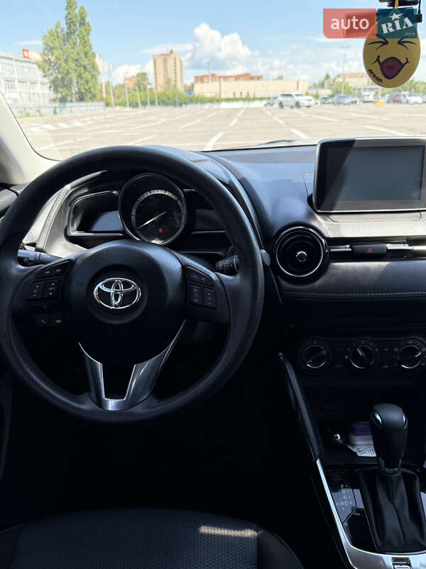 Седан Toyota Yaris 2017 в Полтаве