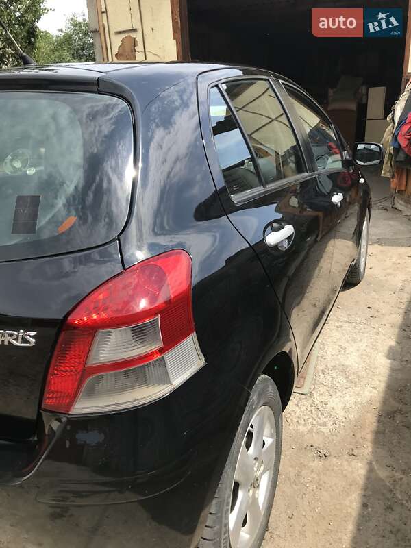 Хэтчбек Toyota Yaris 2011 в Умани