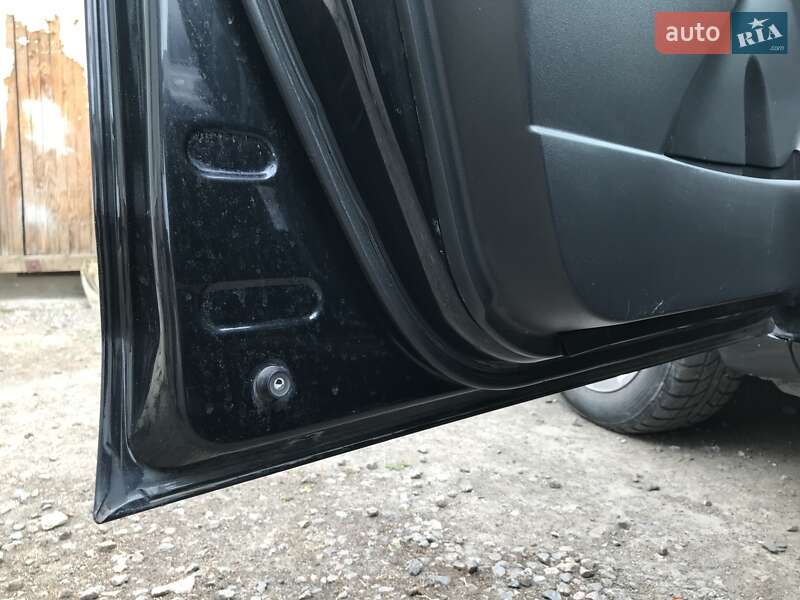 Хэтчбек Toyota Yaris 2011 в Умани