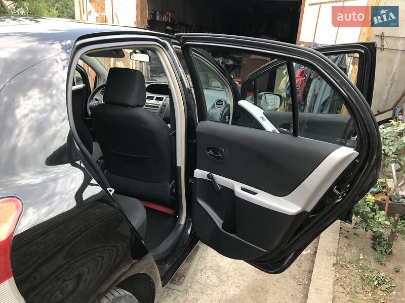 Хэтчбек Toyota Yaris 2011 в Умани