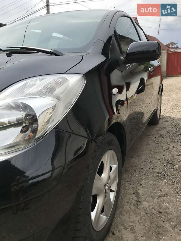 Хэтчбек Toyota Yaris 2011 в Умани