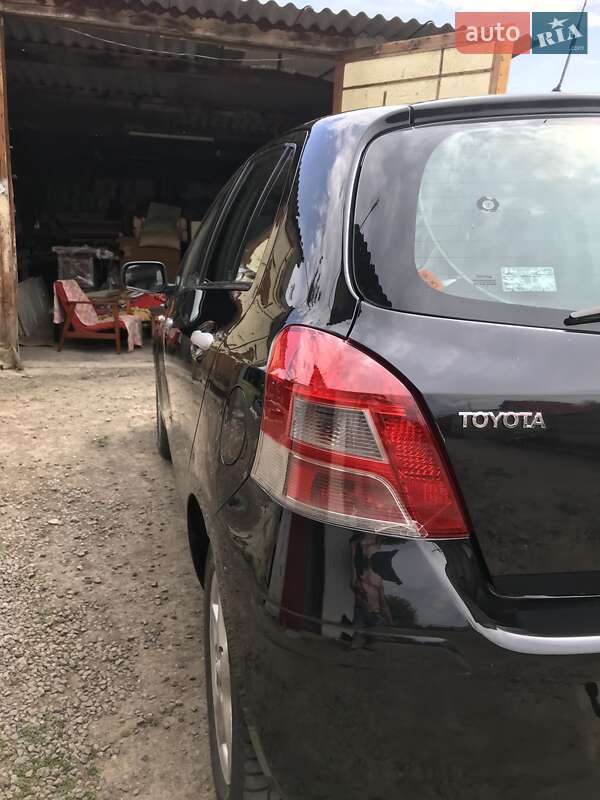 Хэтчбек Toyota Yaris 2011 в Умани