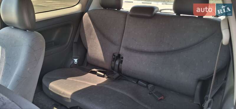 Хетчбек Toyota Yaris 2000 в Миколаєві