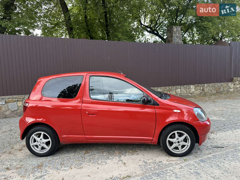 Хэтчбек Toyota Yaris 2000 в Львове