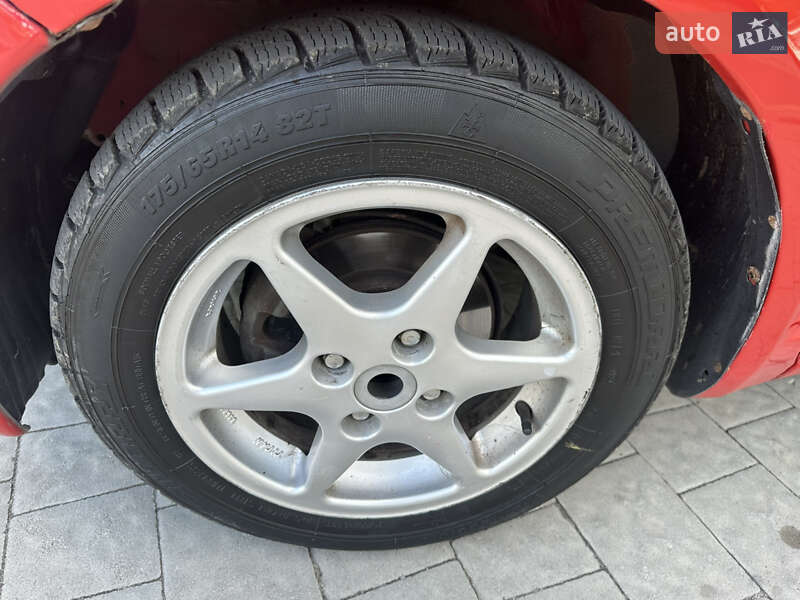 Хэтчбек Toyota Yaris 2000 в Львове