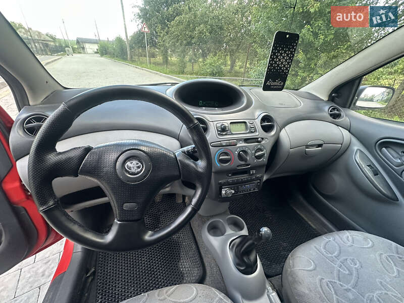 Хэтчбек Toyota Yaris 2000 в Львове
