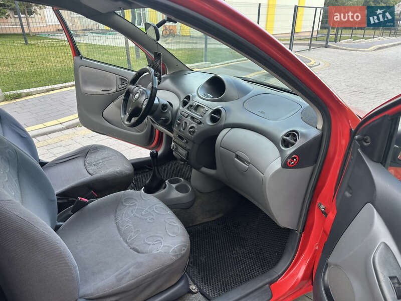 Хэтчбек Toyota Yaris 2000 в Львове
