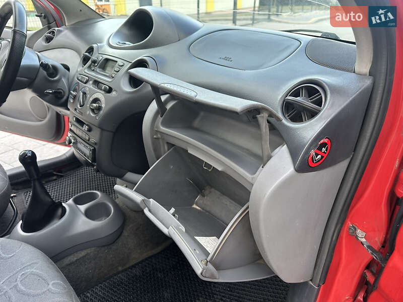 Хэтчбек Toyota Yaris 2000 в Львове