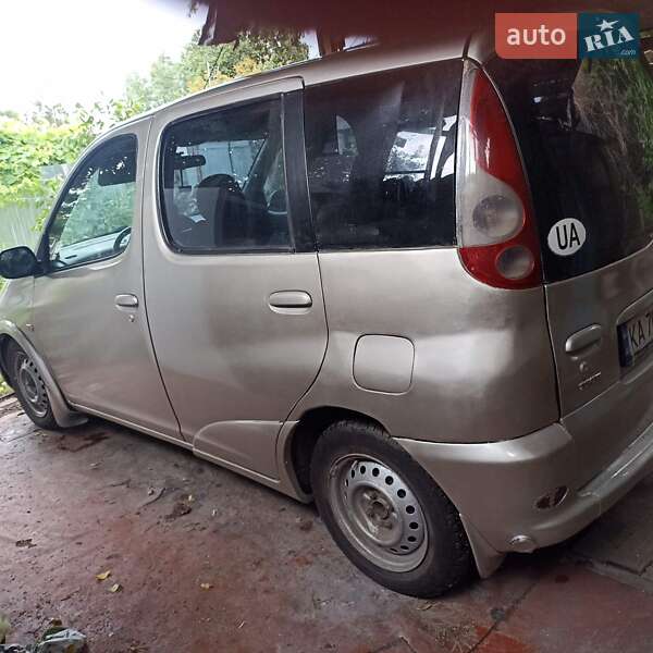 Хэтчбек Toyota Yaris 2000 в Чернигове