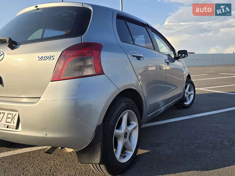 Хетчбек Toyota Yaris 2008 в Львові