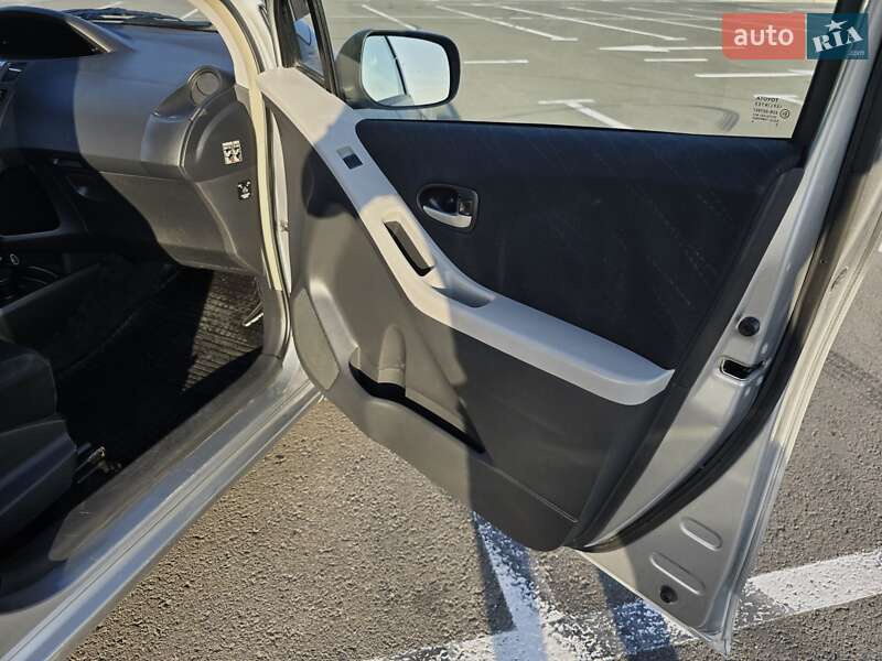 Хетчбек Toyota Yaris 2008 в Львові