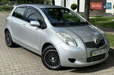 Хэтчбек Toyota Yaris 2006 в Одессе