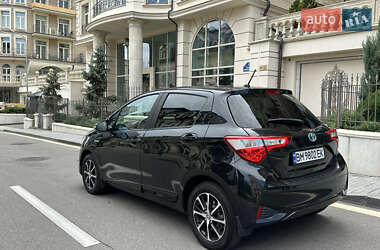 Хэтчбек Toyota Yaris 2018 в 