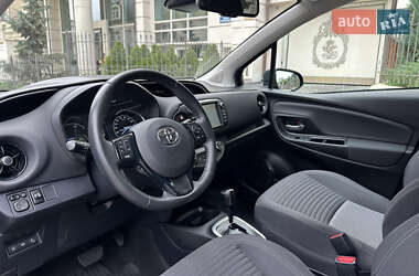 Хэтчбек Toyota Yaris 2018 в 