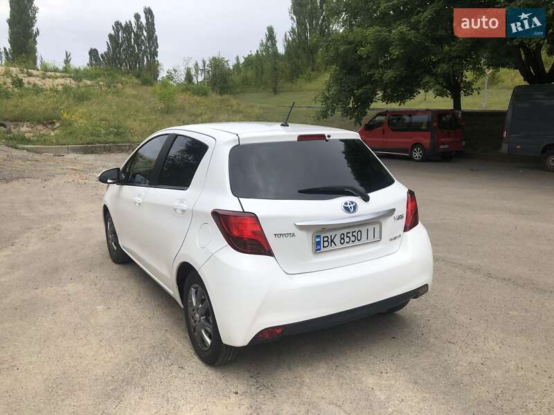Хетчбек Toyota Yaris 2015 в Рівному