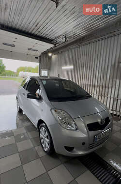 Хэтчбек Toyota Yaris 2006 в  фото 10 Хэтчбек Toyota Yaris 2006 в