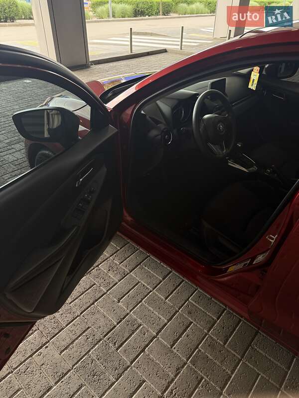 Седан Toyota Yaris 2016 в Киеве