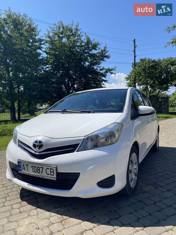 Хетчбек Toyota Yaris 2013 в Івано-Франківську