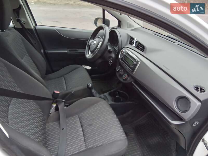 Хетчбек Toyota Yaris 2012 в Кролевці фото 4 Хетчбек Toyota Yaris 2012 в Кролевці